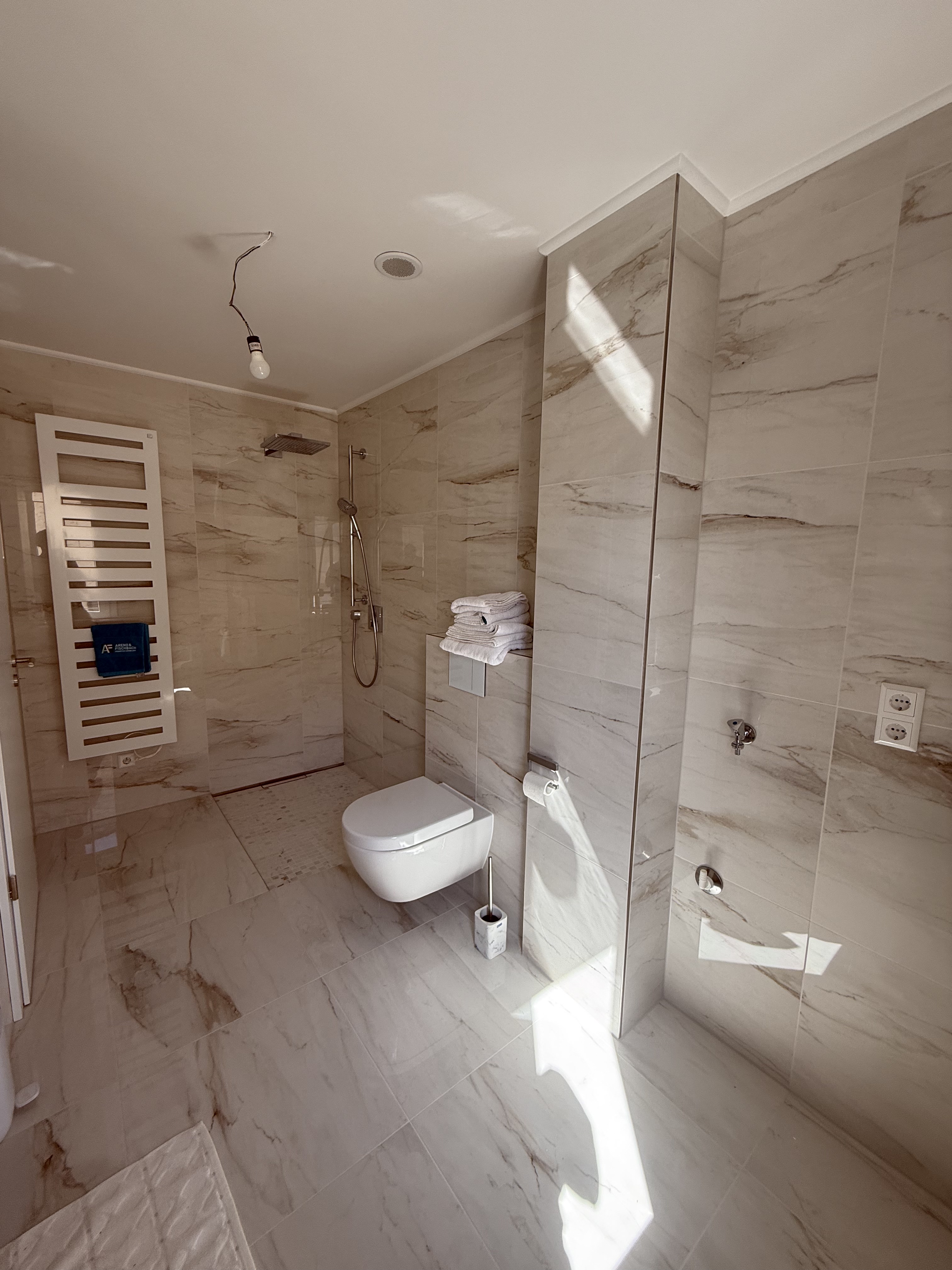 Salle de bain avec douche italienne