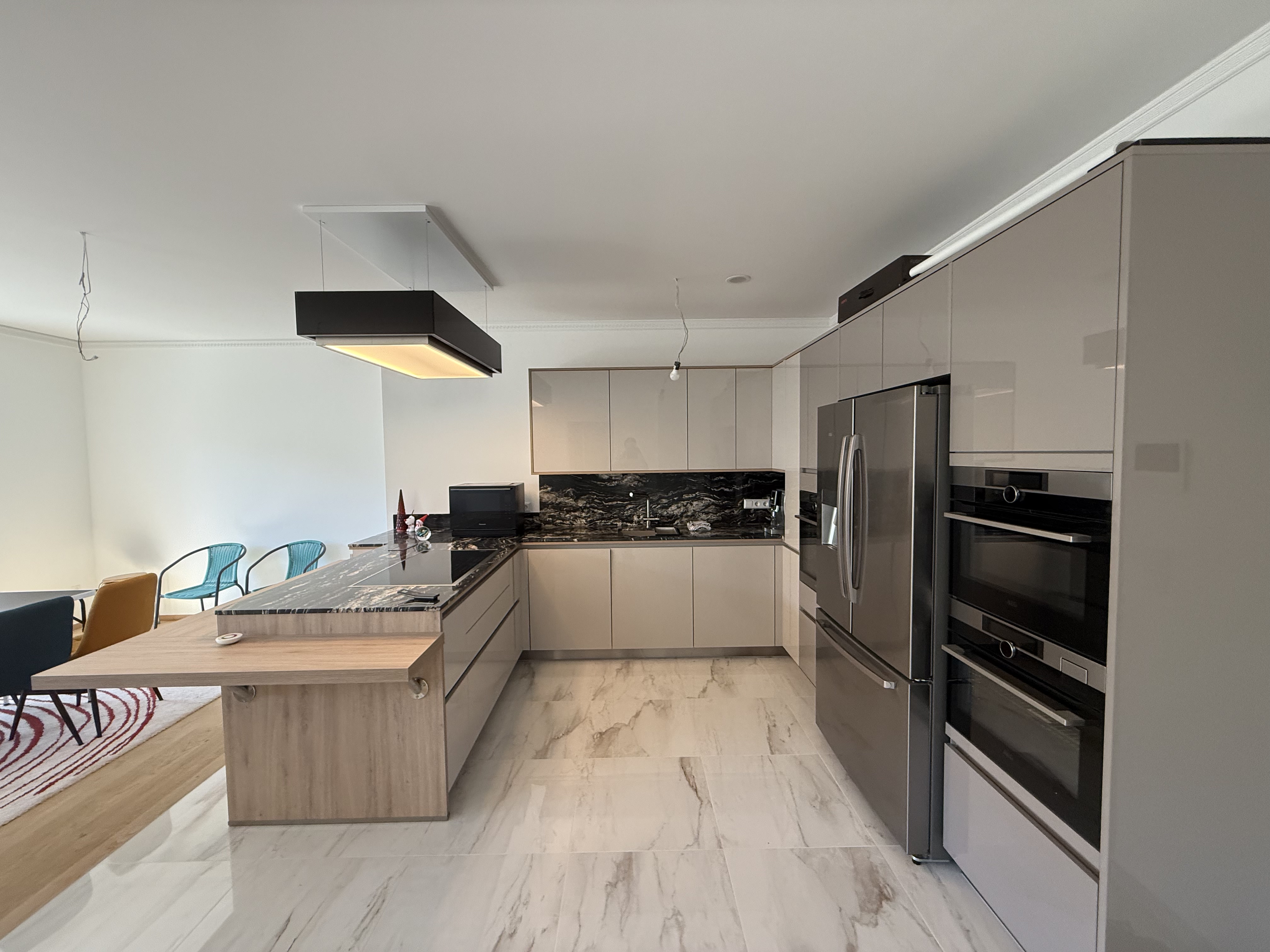 Cuisine vue de l'entrée