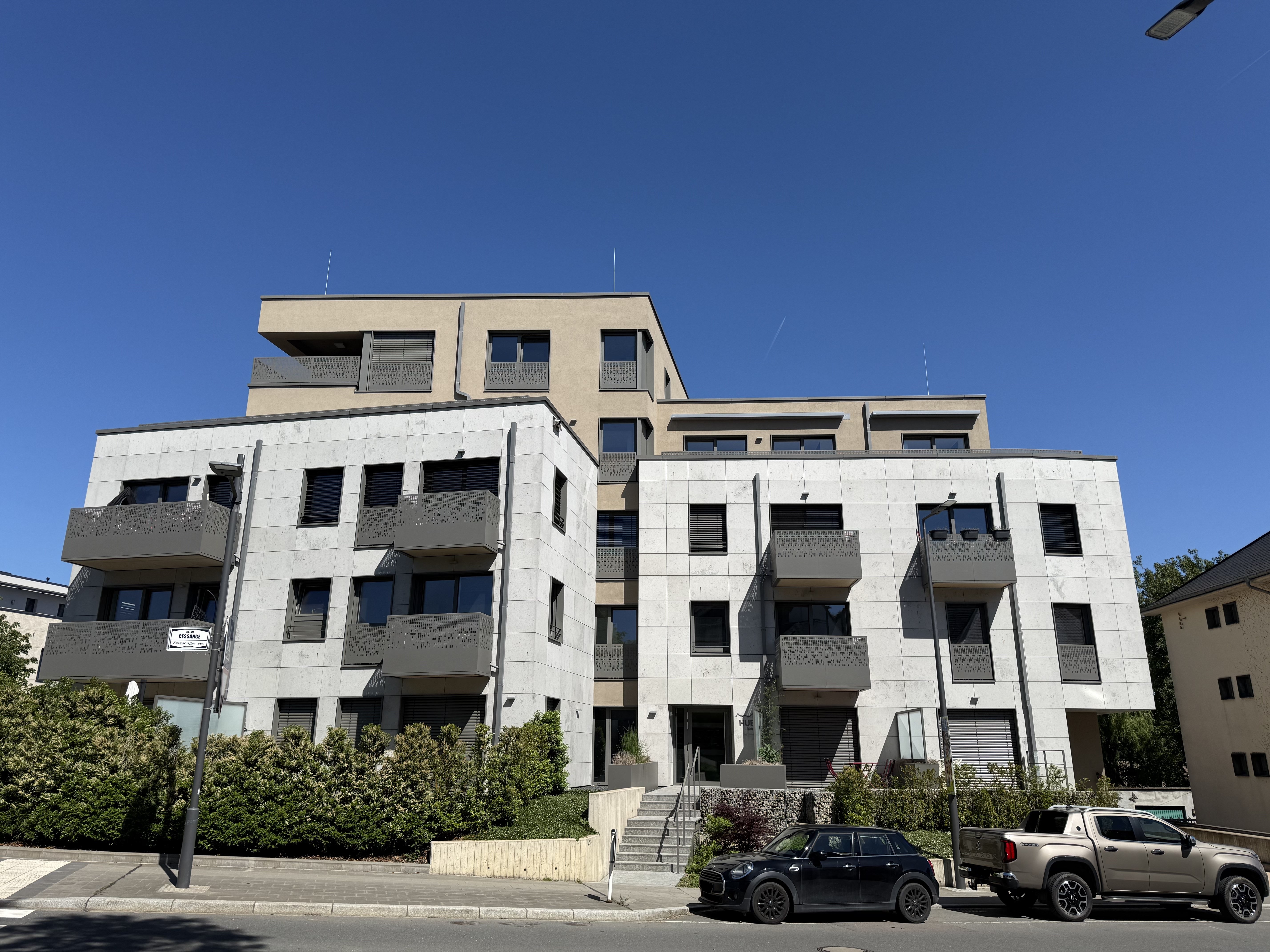 Façade de la résidence par beau temps